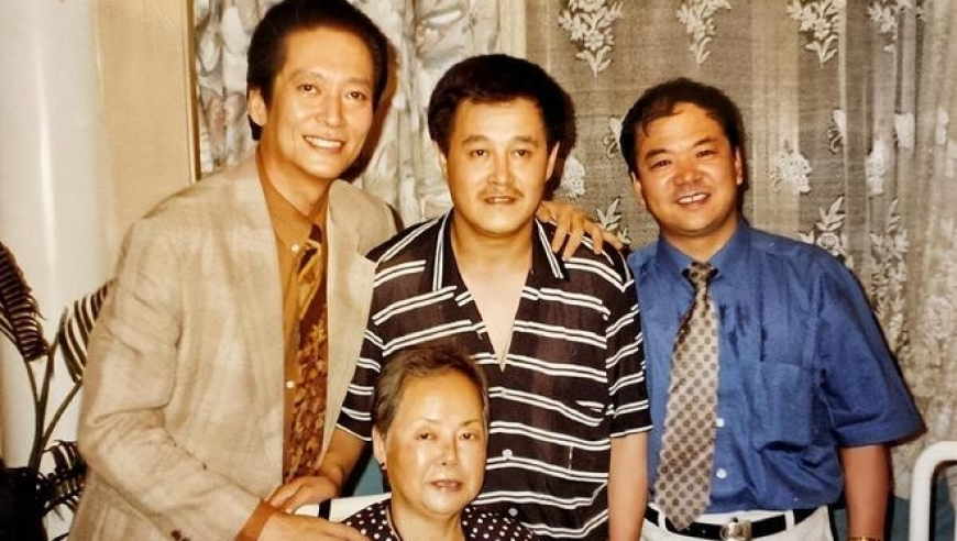 澳门论坛免费正版资料库,男子砸陌生人车窗取AED救心梗父亲,最佳精选解释落实_潮流版V2.93